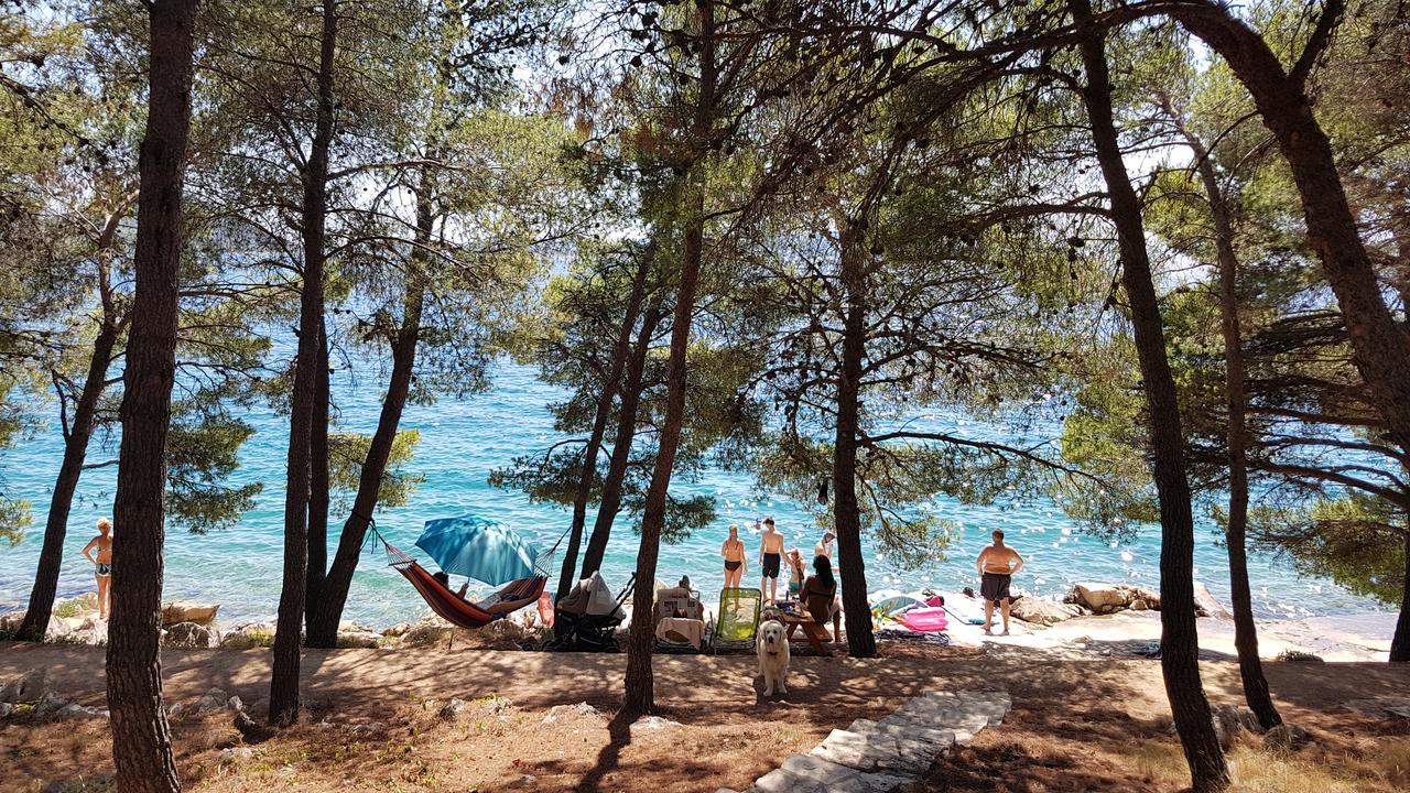 Holiday Home Nona Drage Bagian luar foto